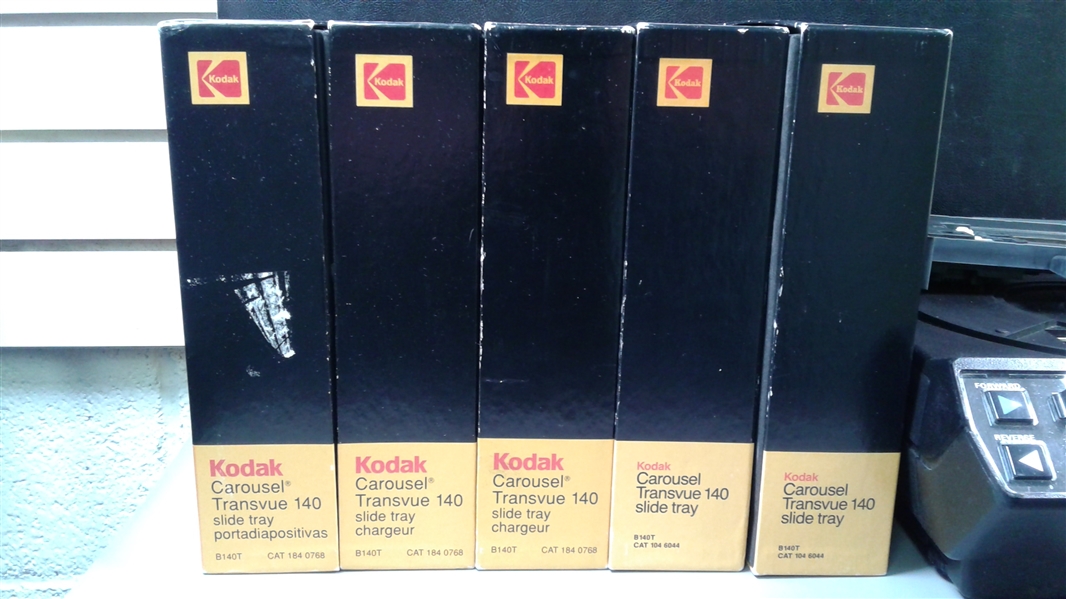 Kodak Carousel 5600 Projector w/9 Carousels
