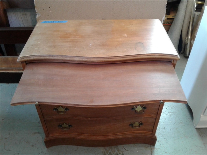 Vintage Mid Century Dresser w/Pull Out Desk