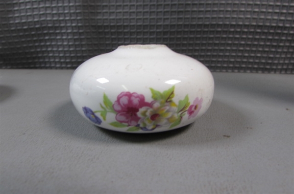 8 Porcelain/Ceramic floral Knobs.