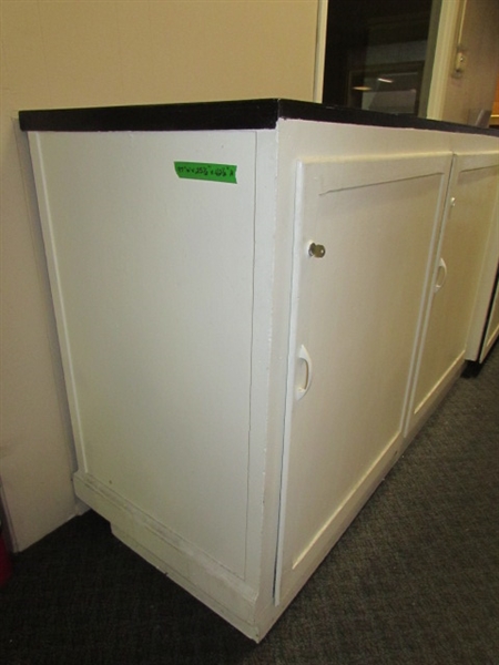 LARGE CABINET WITH 3 DOORS