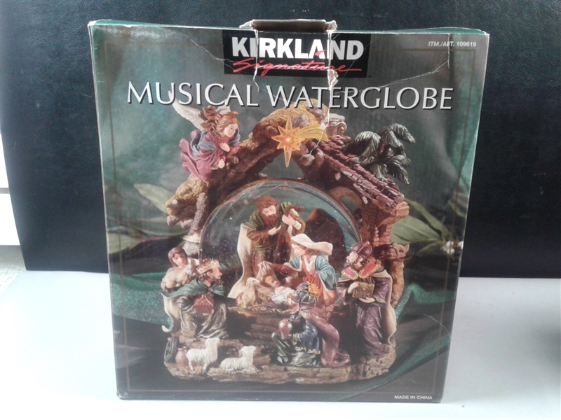 Kirkland Signature Musical Waterglobe