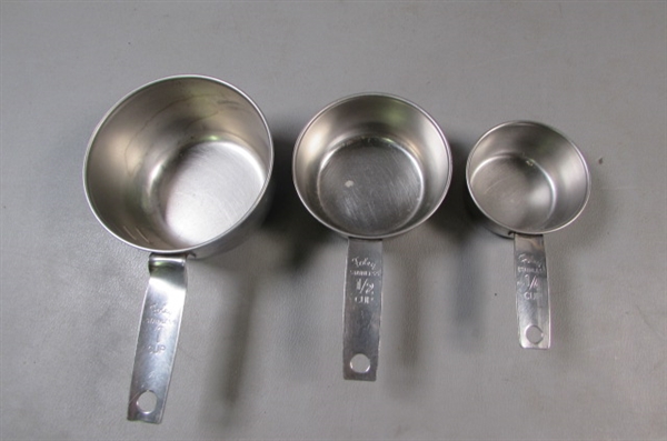 Kitchen Items: Bakeware, Measuring Cups, Enameled Roasting Pan, Etc.
