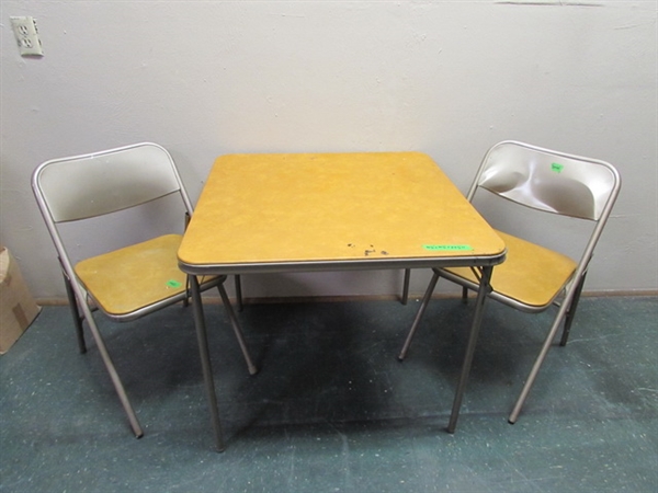 VINTAGE SAMSONITE CARD TABLE AND 2 CHAIRS
