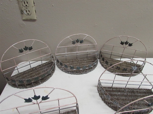 15 CT WALL MOUNT WIRE BASKETS