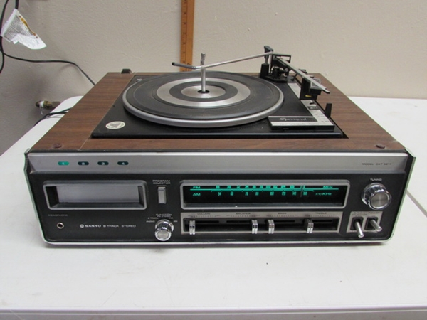 SANYO 8-TRACK AM/FM STEREO W/TURNTABLE