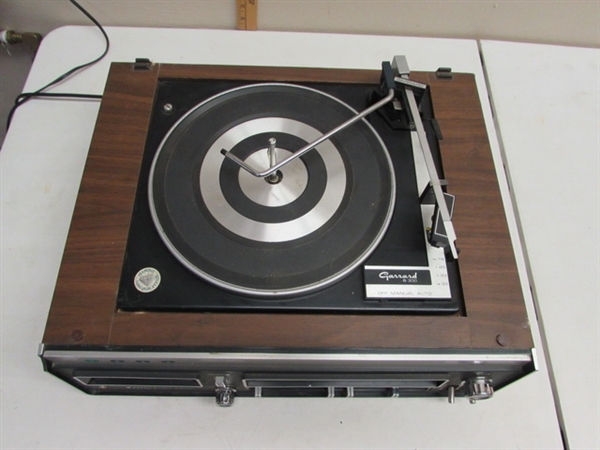 SANYO 8-TRACK AM/FM STEREO W/TURNTABLE