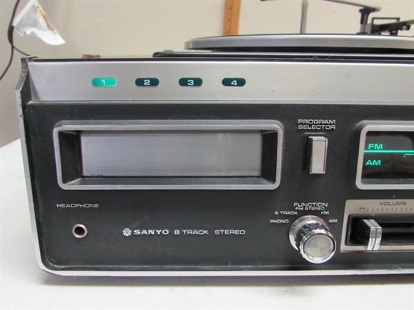 SANYO 8-TRACK AM/FM STEREO W/TURNTABLE