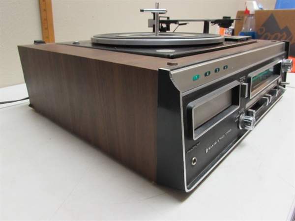 SANYO 8-TRACK AM/FM STEREO W/TURNTABLE