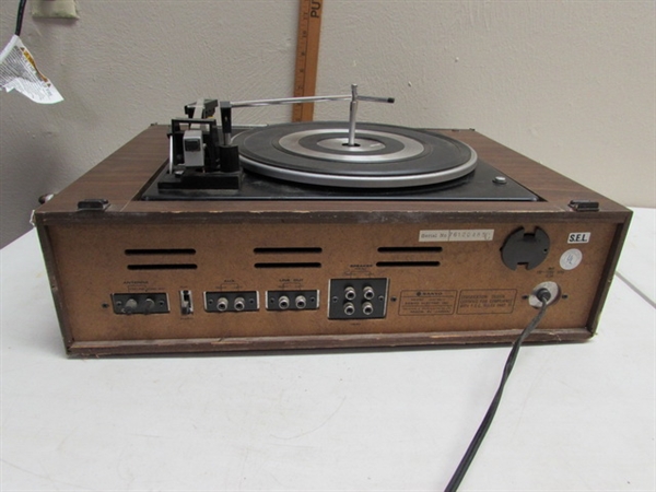 SANYO 8-TRACK AM/FM STEREO W/TURNTABLE