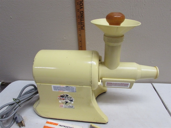 VINTAGE METAL CHAMPION JUICER