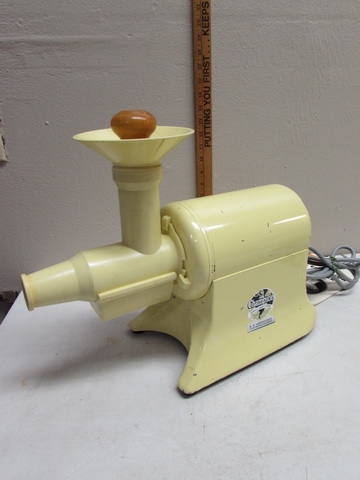 VINTAGE METAL CHAMPION JUICER