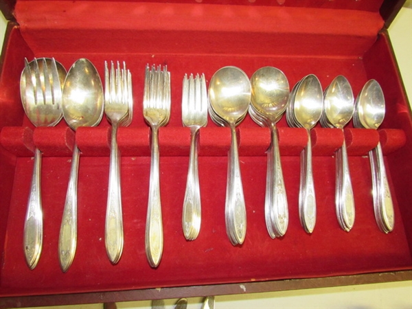 WM A ROGERS HEAVY ONEIDA FLATWARE SET WITH BOX