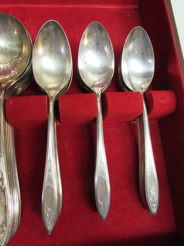 WM A ROGERS HEAVY ONEIDA FLATWARE SET WITH BOX