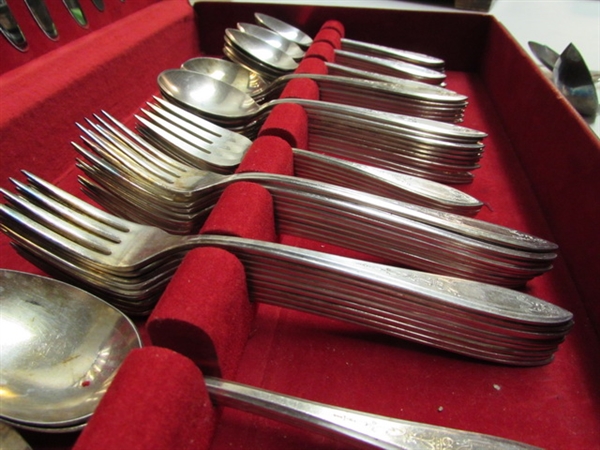 WM A ROGERS HEAVY ONEIDA FLATWARE SET WITH BOX