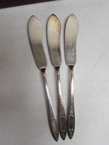 WM A ROGERS HEAVY ONEIDA FLATWARE SET WITH BOX