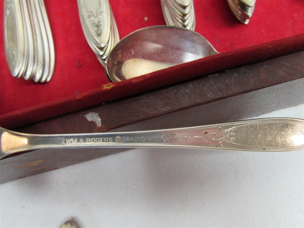 WM A ROGERS HEAVY ONEIDA FLATWARE SET WITH BOX