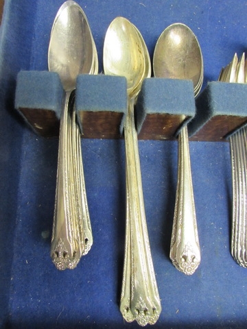 HOLMES & EDWARD INLAID SILVERPLATE FLATWARE IN WOOD BOX