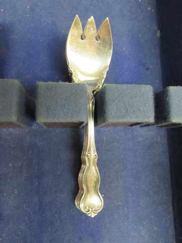 HOLMES & EDWARD INLAID SILVERPLATE FLATWARE IN WOOD BOX