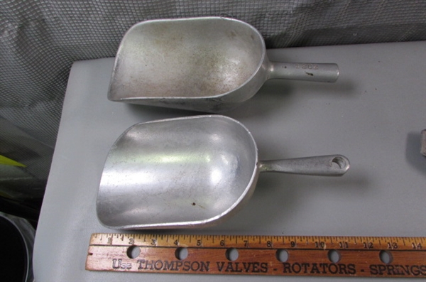 Vintage Mixing Bowls and Scoops