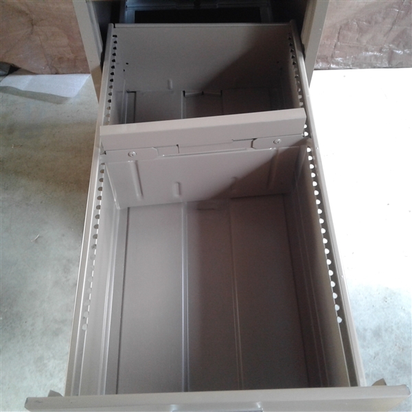 4 DRAWER FILE CABINET 