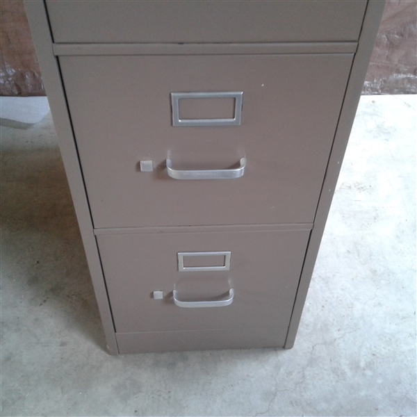 4 DRAWER FILE CABINET 