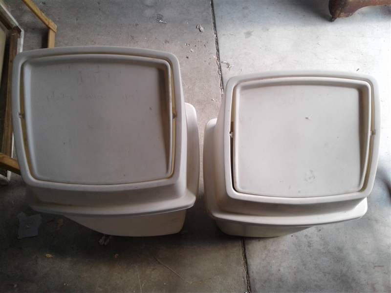 Pair of Rubbermaid 13 Gal Flip Top Garbage Cans