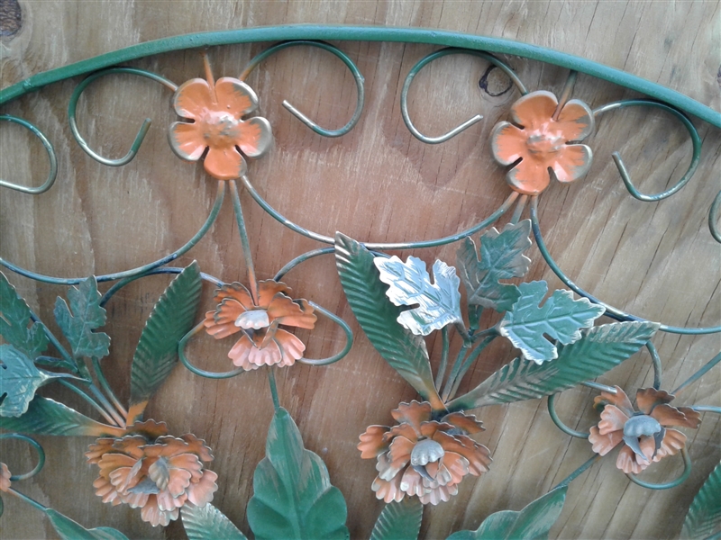 35.5 Round Metal Floral Decor