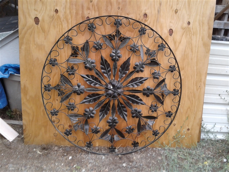 35.5 Round Metal Floral Decor