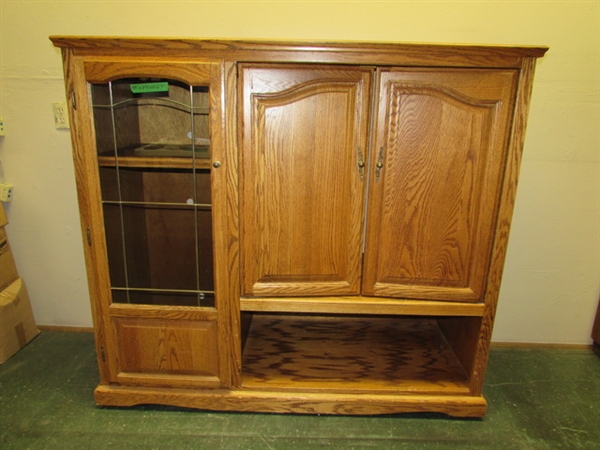 OAK MEDIA CENTER W/LEADED GLASS DOOR