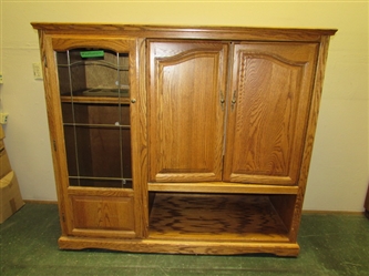 OAK MEDIA CENTER W/LEADED GLASS DOOR