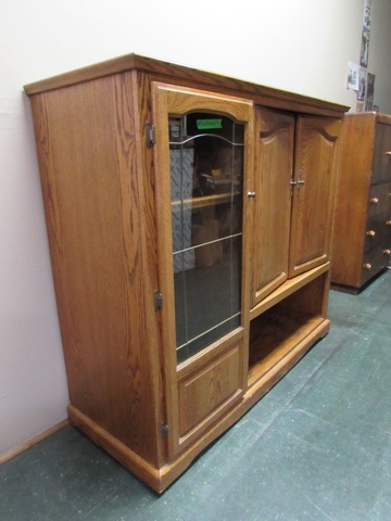 OAK MEDIA CENTER W/LEADED GLASS DOOR