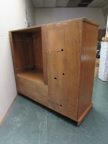 OAK MEDIA CENTER W/LEADED GLASS DOOR