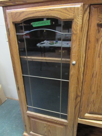 OAK MEDIA CENTER W/LEADED GLASS DOOR