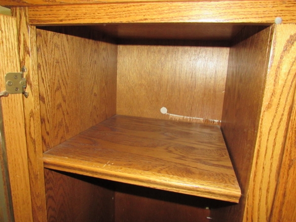 OAK MEDIA CENTER W/LEADED GLASS DOOR