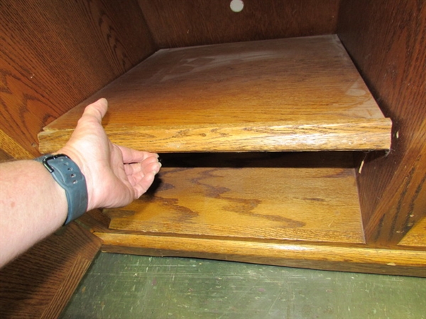 OAK MEDIA CENTER W/LEADED GLASS DOOR