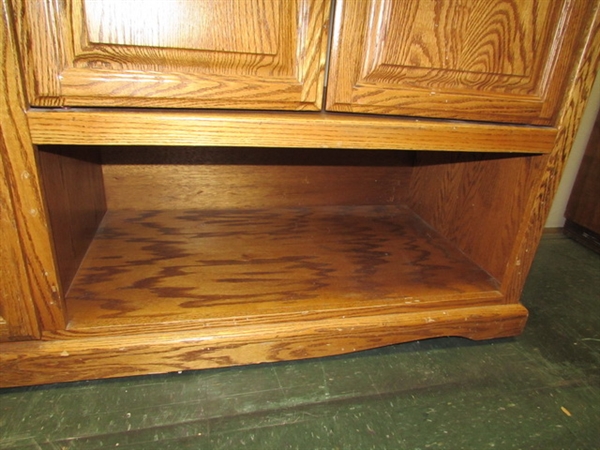 OAK MEDIA CENTER W/LEADED GLASS DOOR