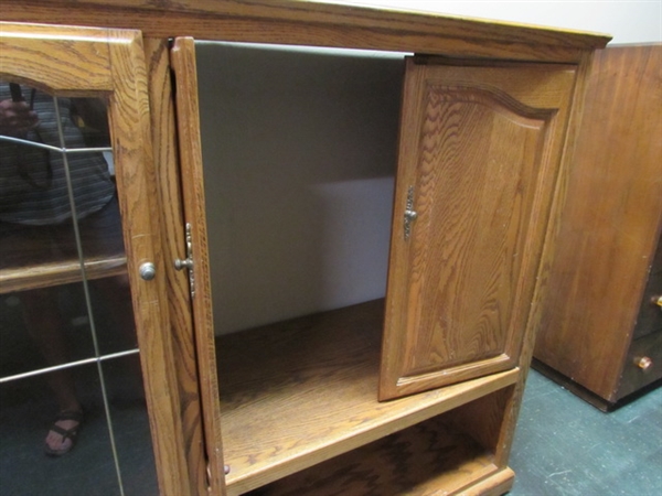 OAK MEDIA CENTER W/LEADED GLASS DOOR