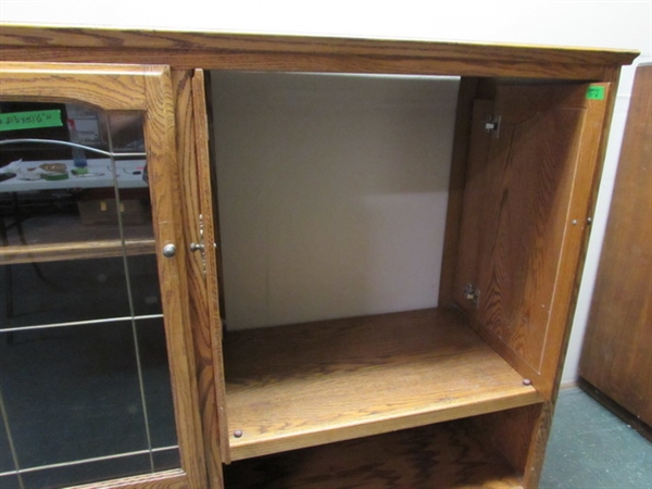 OAK MEDIA CENTER W/LEADED GLASS DOOR