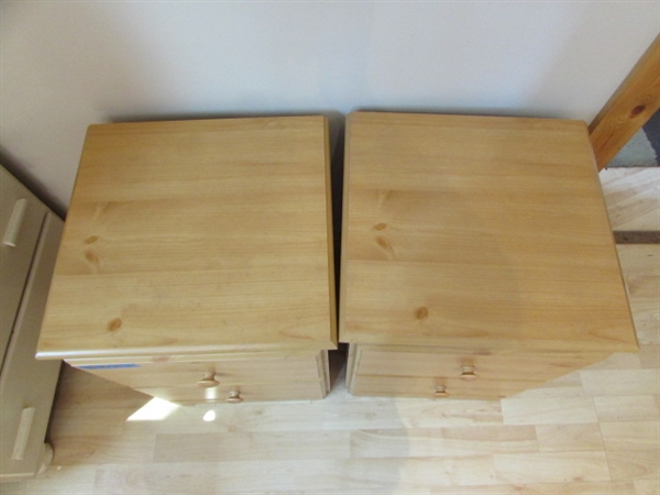 PAIR OF LIGHT WOOD SIDE/END TABLES W/DRAWERS