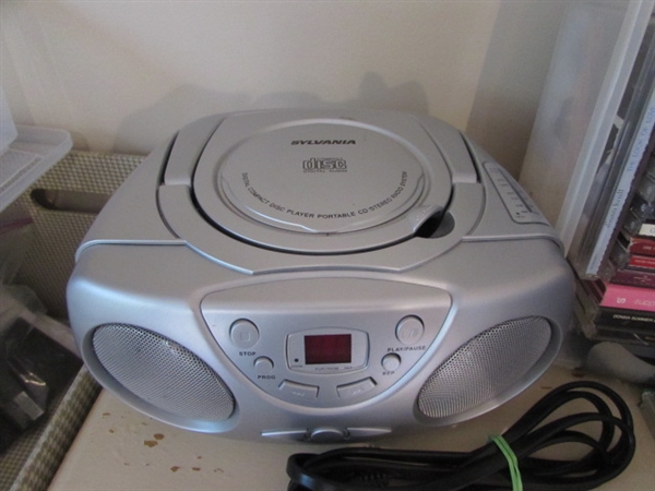 SYLVANIA CD PLAYER/AM/FM RADIO & LARGE COLLECTION OF CD'S