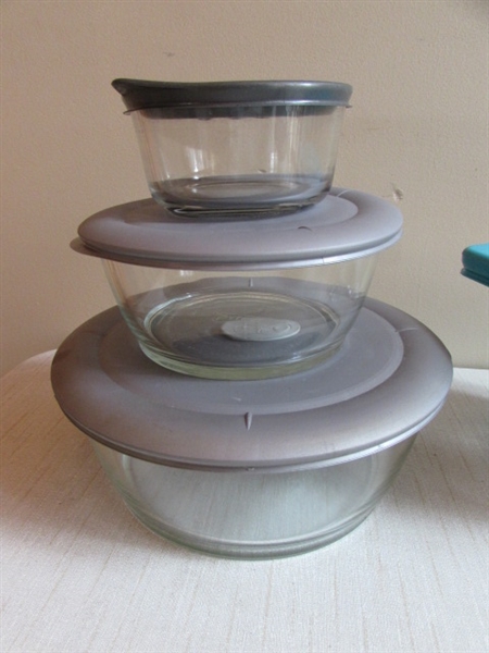 ROUND PYREX & ANCHOR HOCKING GLASS FOOD STORAGE WITH LIDS