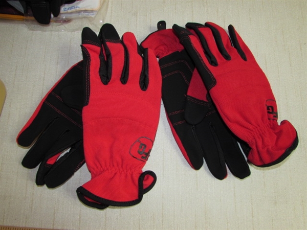 LARGE ASSORTMENT OF WORK GLOVES