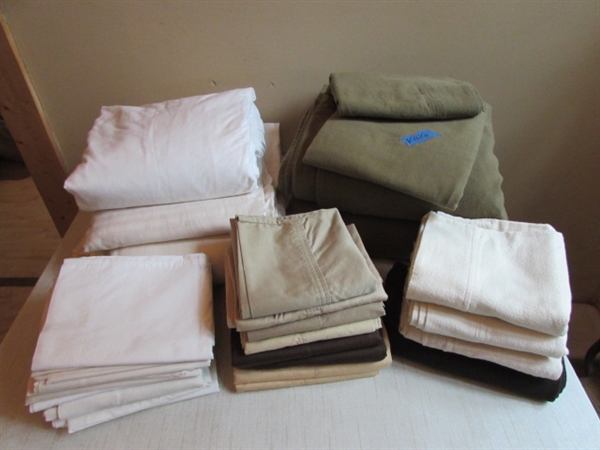 ASSORTED SHEETS & PILLOWCASES