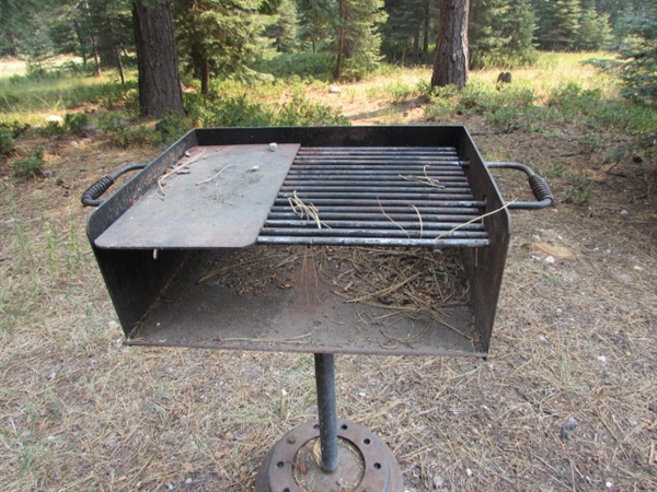 OUTDOOR CAMPING BBQ ON STAND