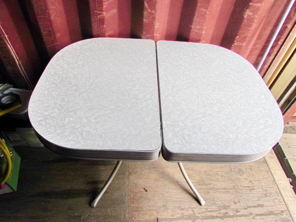 RARE 1950'S VINTAGE GRAY CRACKED ICE FORMICA TABLE