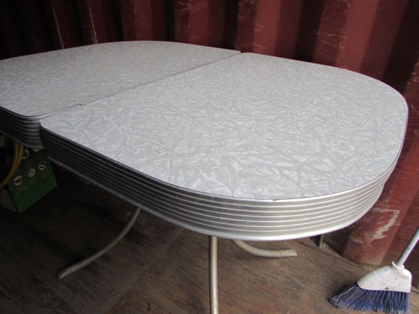 RARE 1950'S VINTAGE GRAY CRACKED ICE FORMICA TABLE