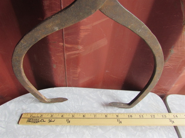 VINTAGE/ANTIQUE ICE PRONGS