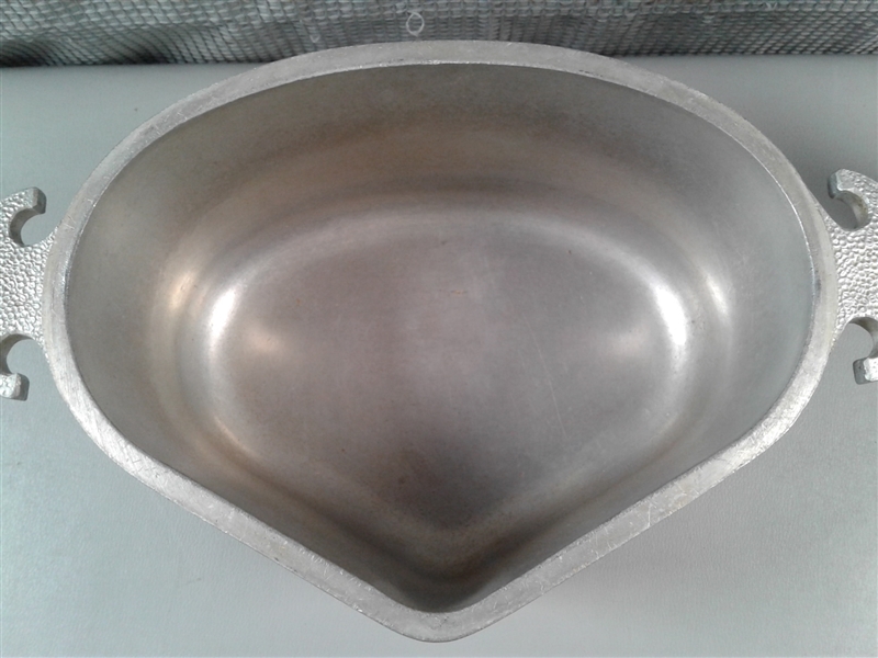 Vintage 1930's Guardian Service Hammered Aluminum Triangle Casserole With Glass Lid