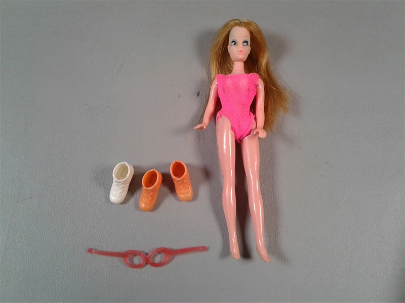 Barbie Dolls With Clothes and Carrying Case 