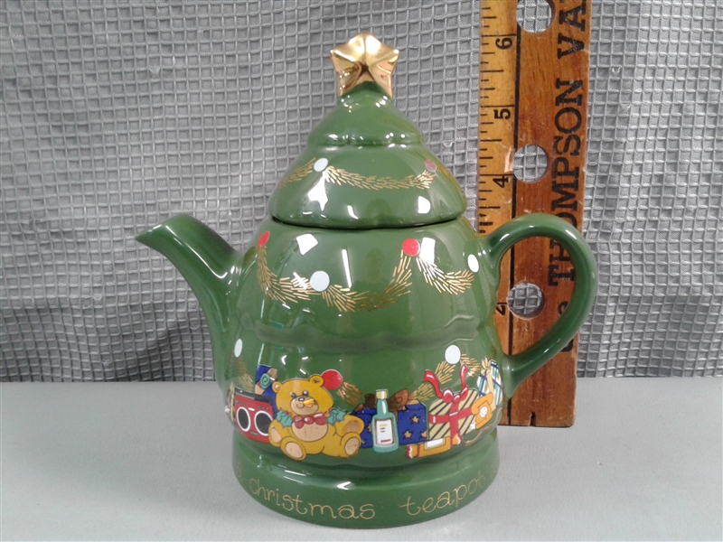 Vintage Pfaltzgraff Plate & Wade Christmas Teapot